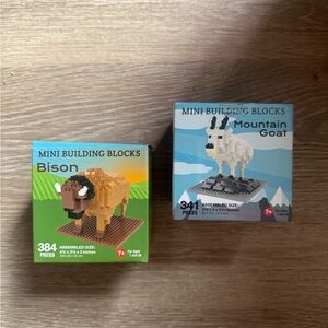 Mini Building Blocks Bison and Mountain Goat Set